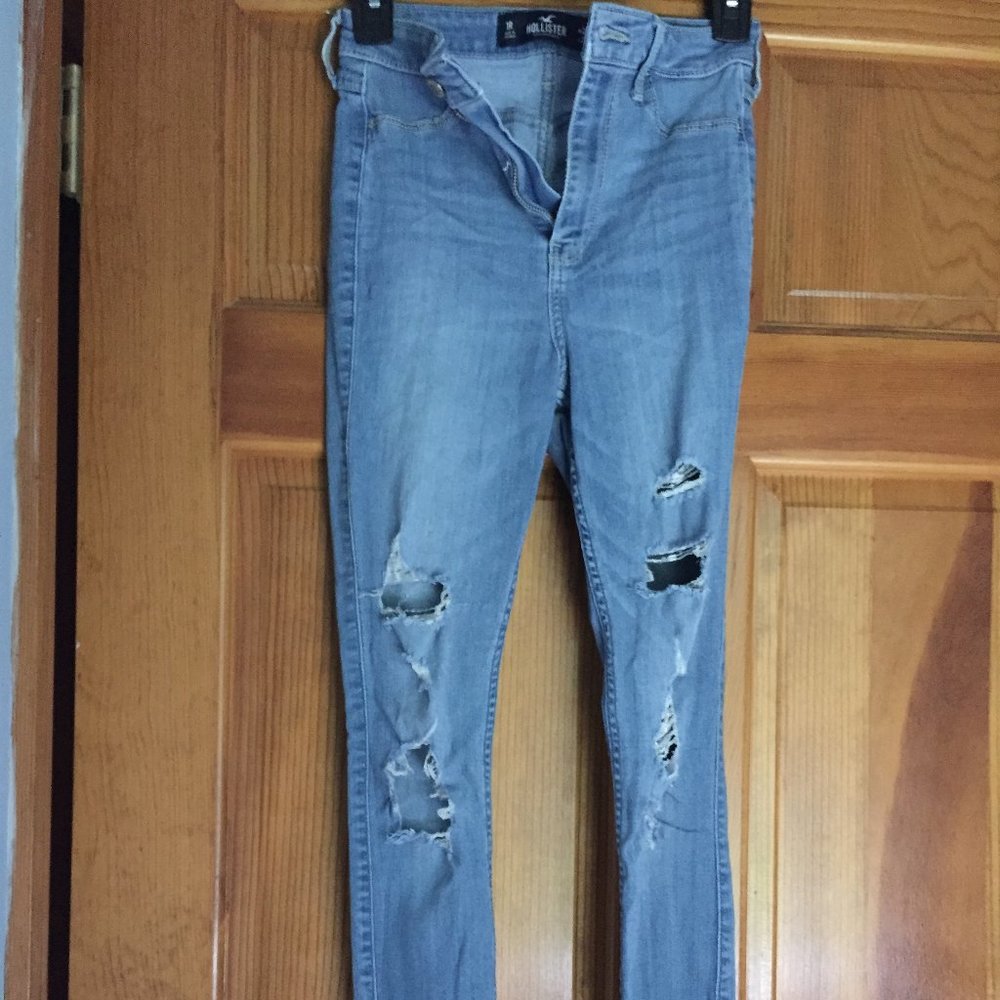 Hollister Distressed Ultra High-Rise Jegging